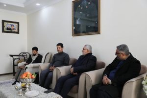 202A8926 1 دیدار علاءالدین بروجردی با خانواده شهید پورجعفری یار دیرین حاج قاسم دیدار علاءالدین بروجردی با خانواده شهید پورجعفری یار دیرین حاج قاسم