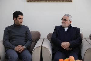 202A8928 دیدار علاءالدین بروجردی با خانواده شهید پورجعفری یار دیرین حاج قاسم دیدار علاءالدین بروجردی با خانواده شهید پورجعفری یار دیرین حاج قاسم