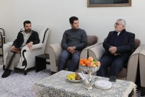 202A8944 دیدار علاءالدین بروجردی با خانواده شهید پورجعفری یار دیرین حاج قاسم دیدار علاءالدین بروجردی با خانواده شهید پورجعفری یار دیرین حاج قاسم