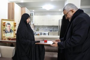 202A9014 دیدار علاءالدین بروجردی با خانواده شهید پورجعفری یار دیرین حاج قاسم دیدار علاءالدین بروجردی با خانواده شهید پورجعفری یار دیرین حاج قاسم