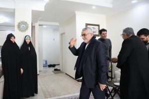 202A9027 دیدار علاءالدین بروجردی با خانواده شهید پورجعفری یار دیرین حاج قاسم دیدار علاءالدین بروجردی با خانواده شهید پورجعفری یار دیرین حاج قاسم