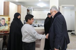 202A9037 دیدار علاءالدین بروجردی با خانواده شهید پورجعفری یار دیرین حاج قاسم دیدار علاءالدین بروجردی با خانواده شهید پورجعفری یار دیرین حاج قاسم