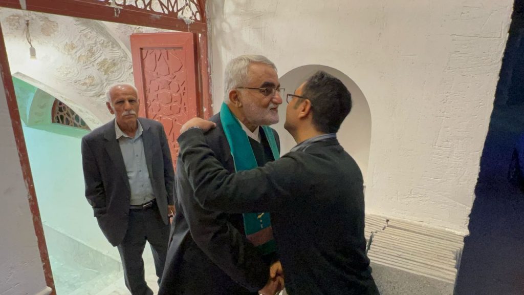 14031124 MokebMasjedAgha 06 بازدید بروجردی از موکبهای نیمه شعبان در بدو ورود به لارستان بازدید بروجردی از موکبهای نیمه شعبان در بدو ورود به لارستان