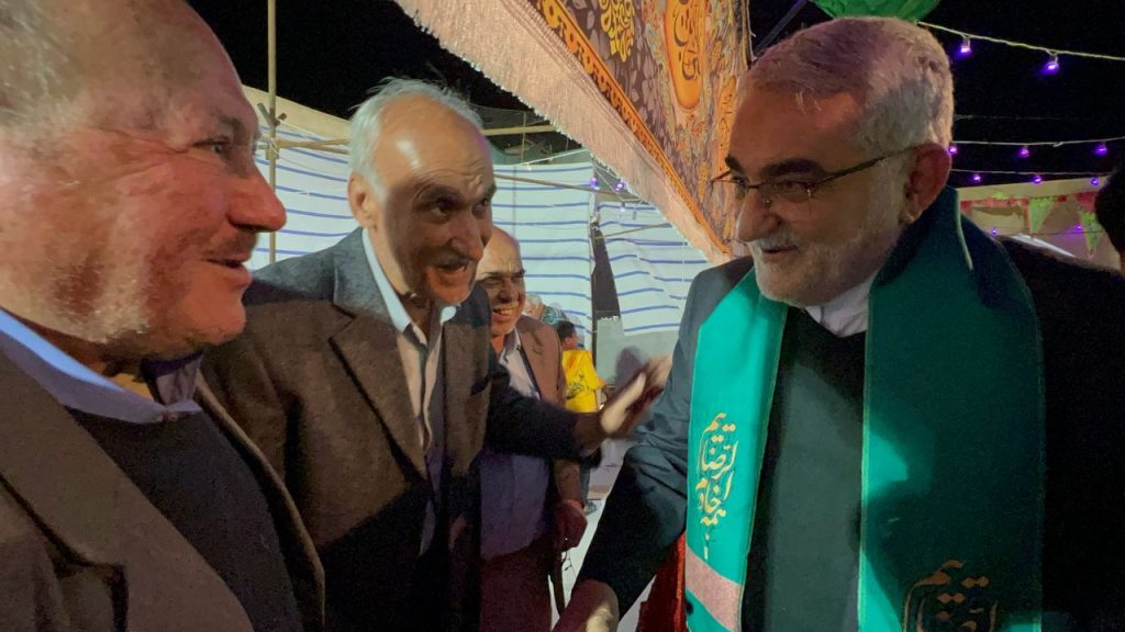 14031124 MokebMasjedAgha 08 بازدید بروجردی از موکبهای نیمه شعبان در بدو ورود به لارستان بازدید بروجردی از موکبهای نیمه شعبان در بدو ورود به لارستان