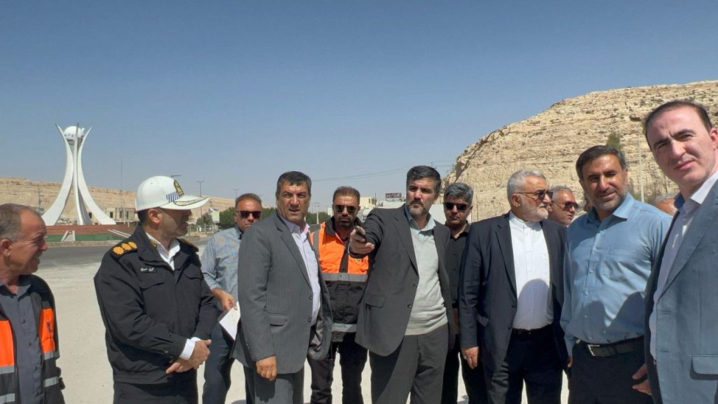 14031203 AkbariS Khoor 07 سفر معاون محترم وزیر راه و شهرسازی همراه با علاءالدین بروجردی به لارستان بزرگ | روز اول سفر معاون محترم وزیر راه و شهرسازی همراه با علاءالدین بروجردی به لارستان بزرگ | روز اول