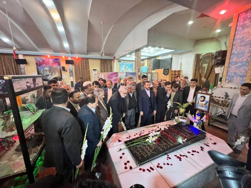 IMG 20250205 WA0034 سفر وزیر آموزش و پرورش همراه با علاءالدین بروجردی به لارستان بزرگ | روز اول سفر وزیر آموزش و پرورش همراه با علاءالدین بروجردی به لارستان بزرگ | روز اول