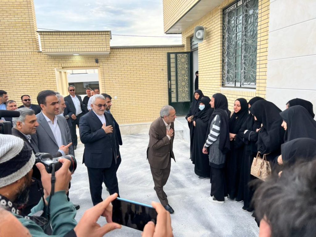 WhatsApp Image 2025 02 06 at 08.35.39 1bfe5158 سفر وزیر آموزش و پرورش همراه با علاءالدین بروجردی به لارستان بزرگ | روز دوم سفر وزیر آموزش و پرورش همراه با علاءالدین بروجردی به لارستان بزرگ | روز دوم