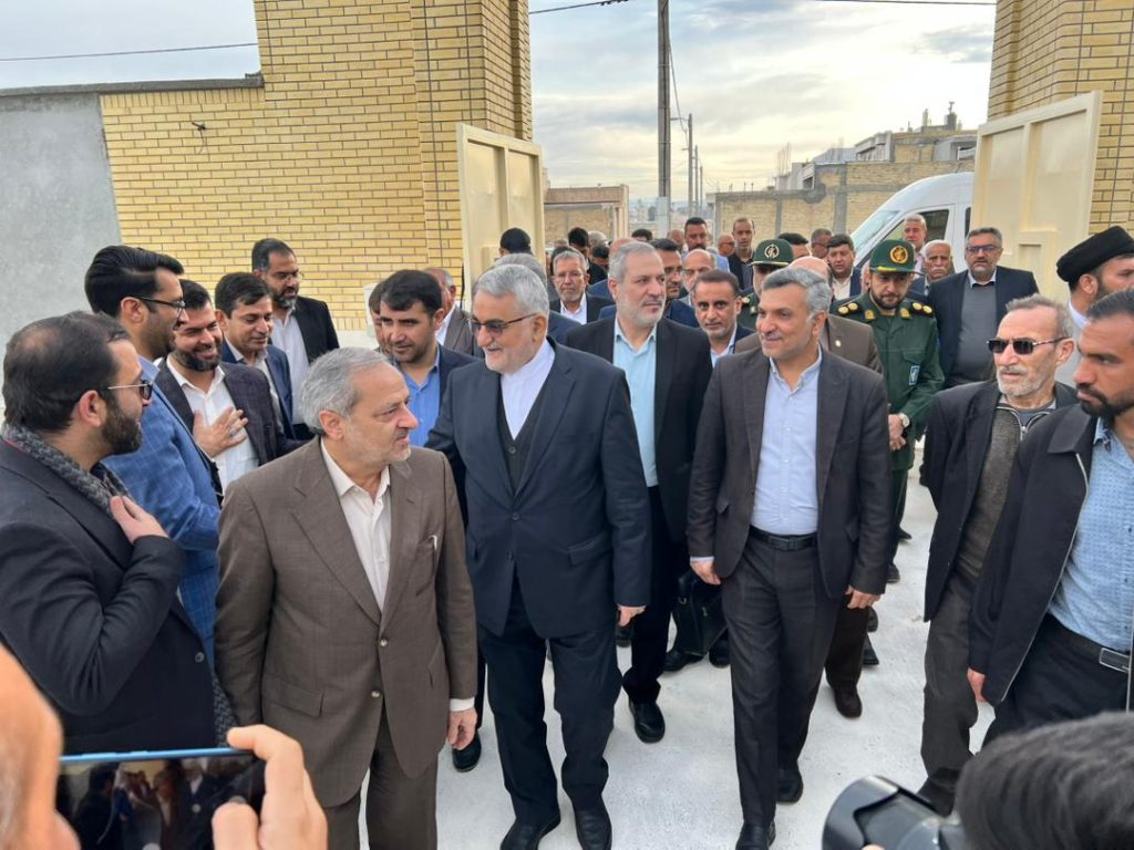WhatsApp Image 2025 02 06 at 08.35.40 32dd2c03 سفر وزیر آموزش و پرورش همراه با علاءالدین بروجردی به لارستان بزرگ | روز دوم سفر وزیر آموزش و پرورش همراه با علاءالدین بروجردی به لارستان بزرگ | روز دوم
