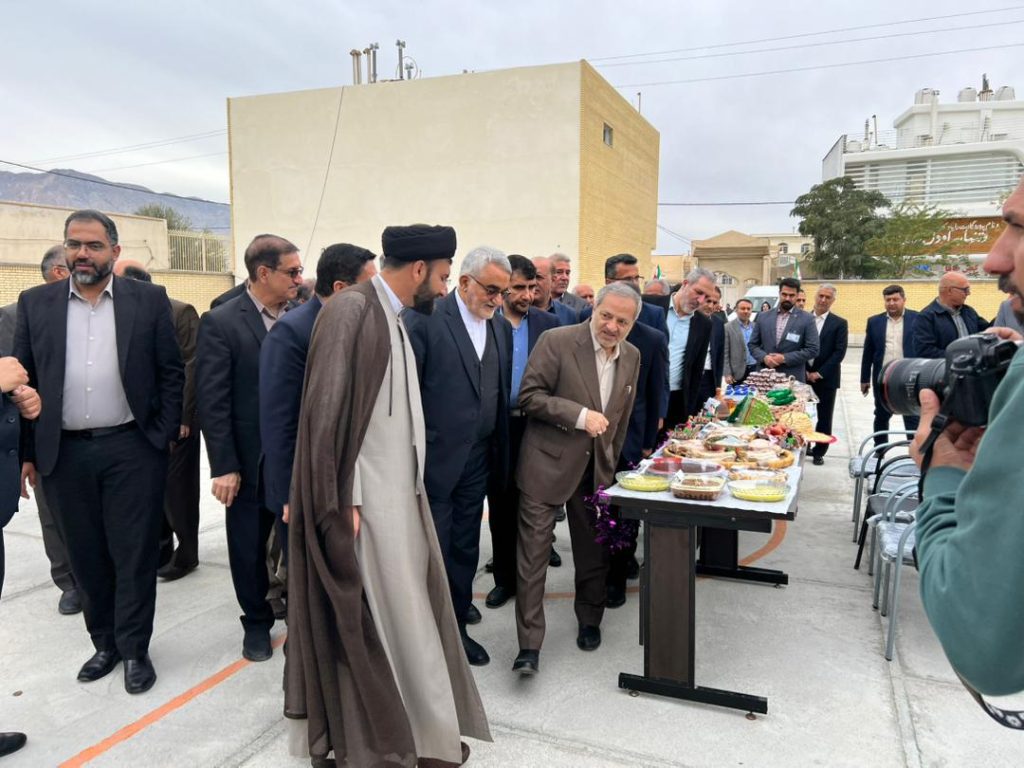 WhatsApp Image 2025 02 06 at 08.51.46 dccc2afd سفر وزیر آموزش و پرورش همراه با علاءالدین بروجردی به لارستان بزرگ | روز دوم سفر وزیر آموزش و پرورش همراه با علاءالدین بروجردی به لارستان بزرگ | روز دوم