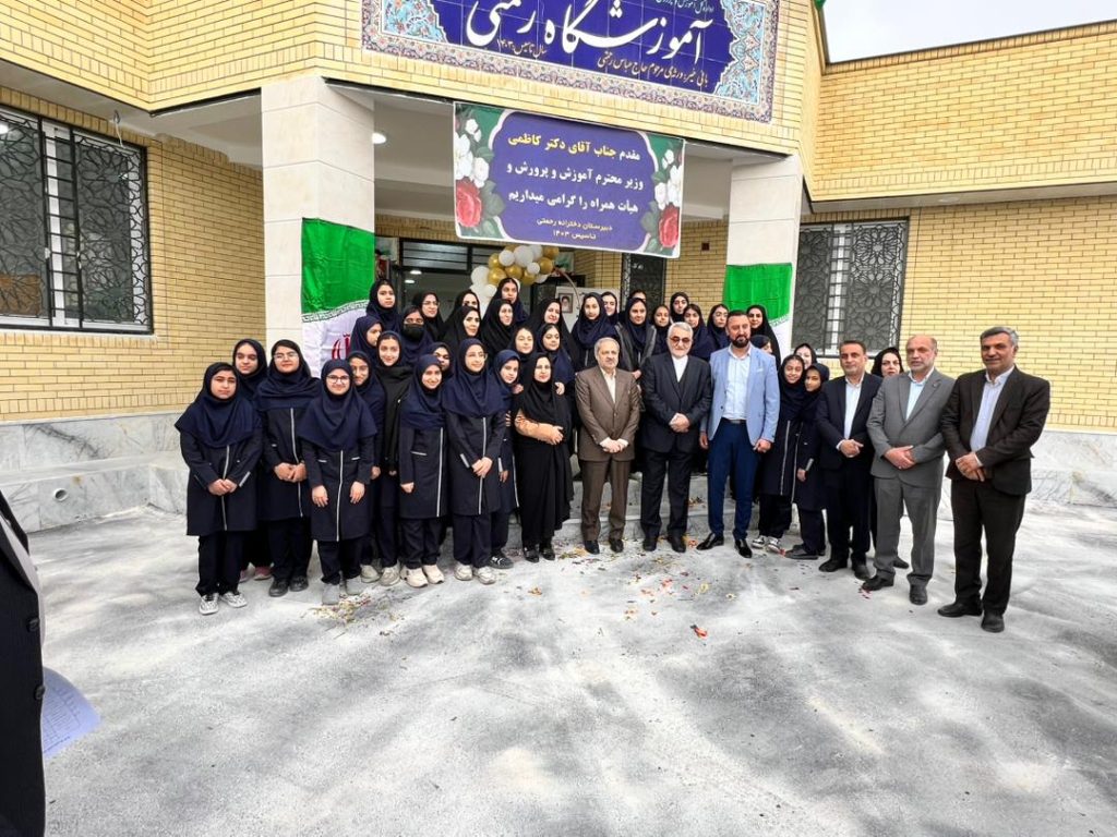 WhatsApp Image 2025 02 06 at 08.51.47 292caf0a سفر وزیر آموزش و پرورش همراه با علاءالدین بروجردی به لارستان بزرگ | روز دوم سفر وزیر آموزش و پرورش همراه با علاءالدین بروجردی به لارستان بزرگ | روز دوم