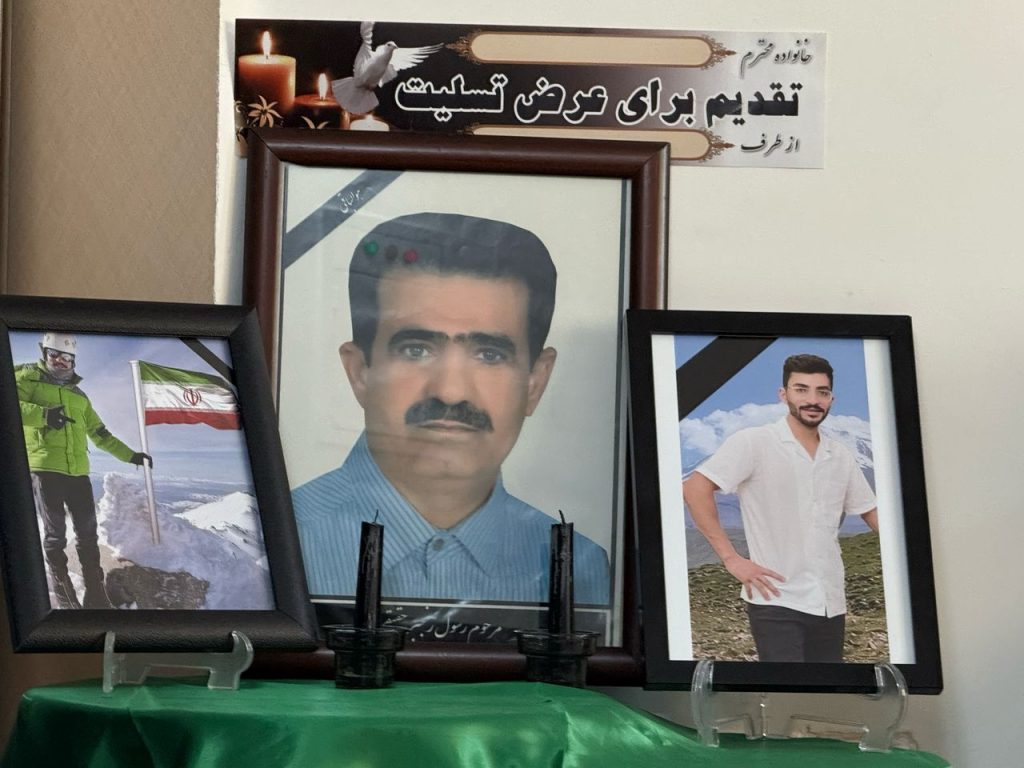 14040112 KoohRanjbar 06 حضور علاءالدین بروجردی در منازل کوهنوردان فقید و همدردی با خانوادههای آنان حضور علاءالدین بروجردی در منازل کوهنوردان فقید و همدردی با خانوادههای آنان