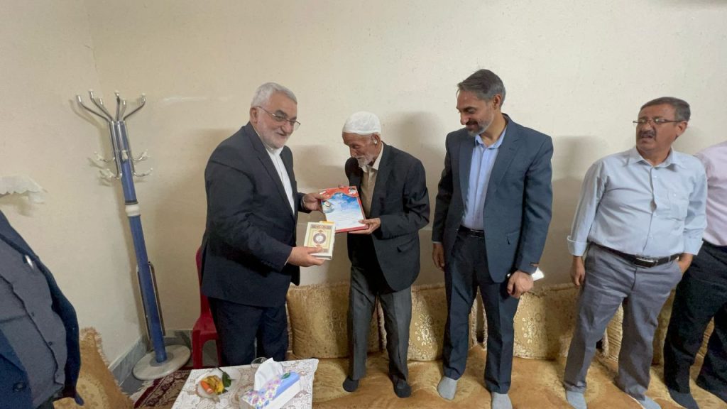 14040112 Sheykhi 02 دیدار نوروزی 1404 علاءالدین بروجردی با خانواده شهدا، جانبازان و ... دیدار نوروزی 1404 علاءالدین بروجردی با خانواده شهدا، جانبازان و ...