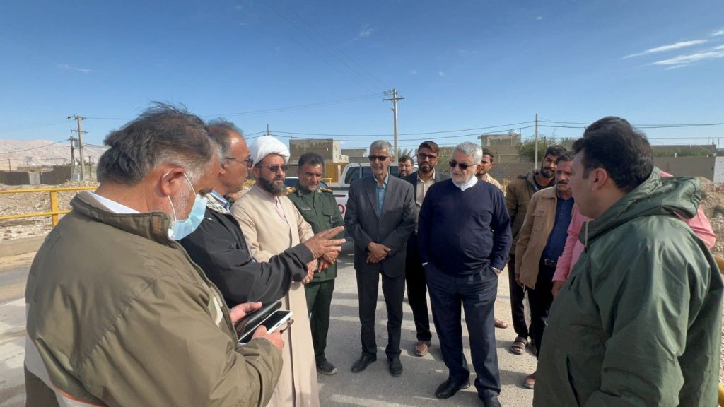 14040926 BeyramSeyl 02RoostaMGh 01 بازدید فوری بروجردی از مناطق سیلزده بیرم و دستور تجهیز فوری هلالاحمر بازدید فوری بروجردی از مناطق سیلزده بیرم و دستور تجهیز فوری هلالاحمر