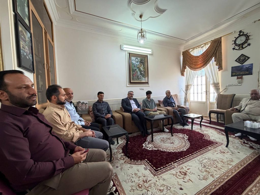 14050313 ShohadaRamezan Taghvaei 08 بروجردی با خانواده شهدای حمله تروریستی آمریکایی-صهیونی به لارستان دیدار کرد بروجردی با خانواده شهدای حمله تروریستی آمریکایی-صهیونی به لارستان دیدار کرد