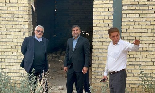 بازدید علاءالدین بروجردی از پروژه نیمه‌تمام ورزشگاه کارگران لارستان