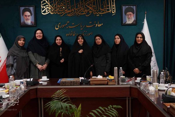 دیدار مشاورین امور بانوان علاءالدین بروجردی با خانم دکتر زهرا بهروز آذر معاون امور زنان و خانواده رئیسجمهور