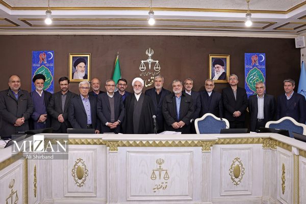 بروجردی در دیدار با رئیس قوه قضائیه بر ضرورت امنیت اقتصادی برای جذب سرمایهگذاران تأکید کرد