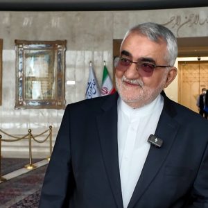 ایران در برابر فشارهای بین‌المللی تسلیم نمی‌شود