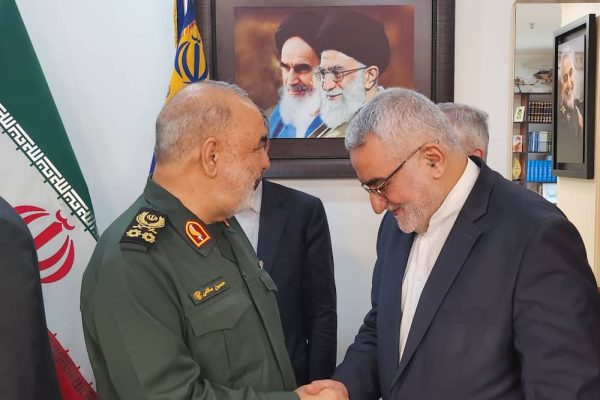 دیدار اعضای کمیسیون امنیت ملی و سیاست خارجی مجلس با فرمانده کل سپاه در مشهد