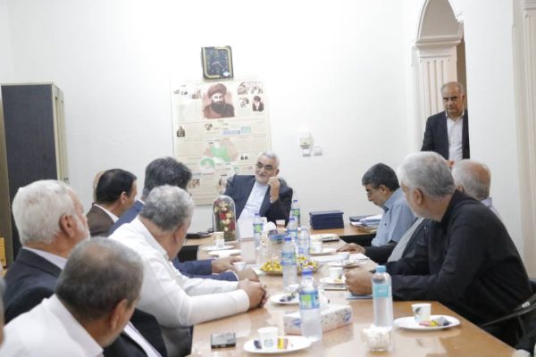 احکام رؤسای کارگروهها و مشاور امور بانوان دفتر نماینده در شهرستان لارستان تقدیم شد