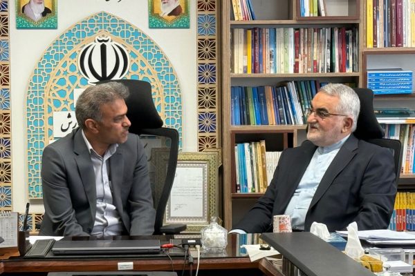 بروجردی و مدیرکل آموزش فارس بر تحول آموزشی جنوب استان تأکید کردند