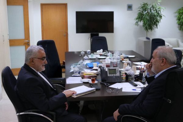 بروجردی از احداث نیروگاه خورشیدی ۲۰۰ مگاواتی در لارستان خبر داد