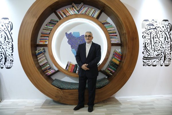 تجلیل از شهرستان اوز بهعنوان پایتخت کتاب ایران با سخنرانی بروجردی در نمایشگاه بینالمللی کتاب تهران