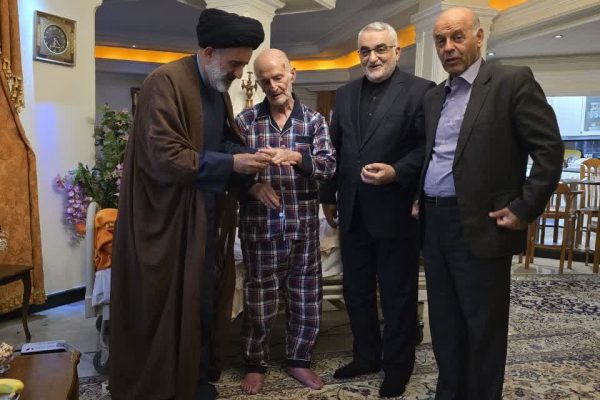 عیادت بروجردی و معاون بنیاد شهید از آزاده سرافراز سید محسن یحیوی