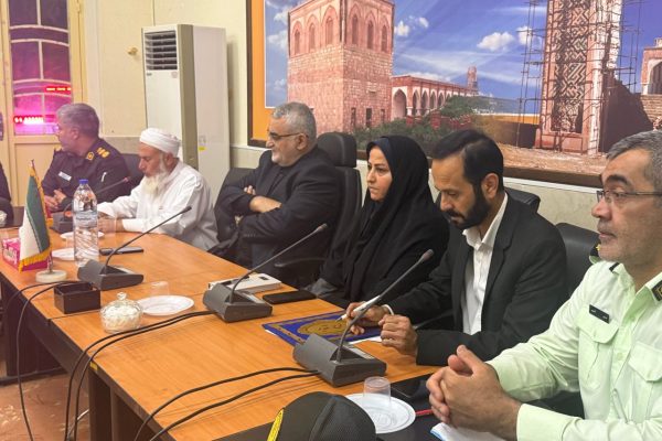 بروجردی در خنج: راهاندازی مینی پالایشگاه و نیروگاه خورشیدی در دستور کار است
