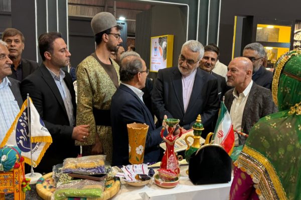 بروجردی از نمایشگاه اکسپو استان فارس 2025 بازدید کرد