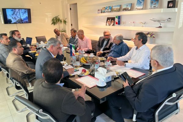 بازسازی و زیباسازی بلوار فرودگاه بینالمللی حضرت آیتالله آیتاللهی لارستان با رویکرد صرفهجویی در مصرف آب و ارتقای جلوه شهری
